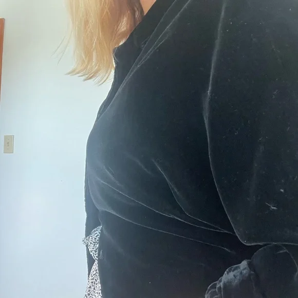 Vintage 50’s velvet half jacket. VERY CHIC! Think Marilyn at the Oscars. Sexy🔥 - Picture 4 of 5